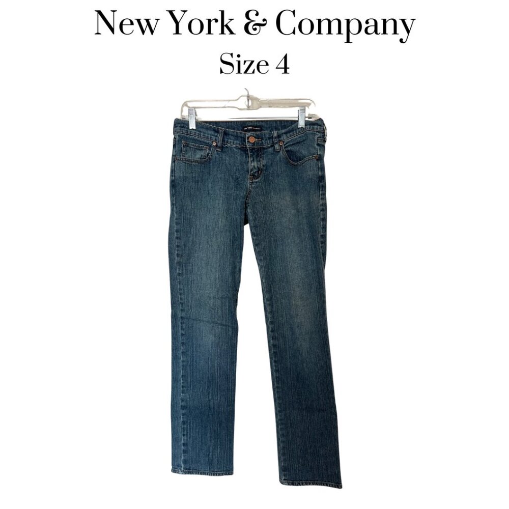 EUC New York & Company Ladies Jeans straight leg size 4
